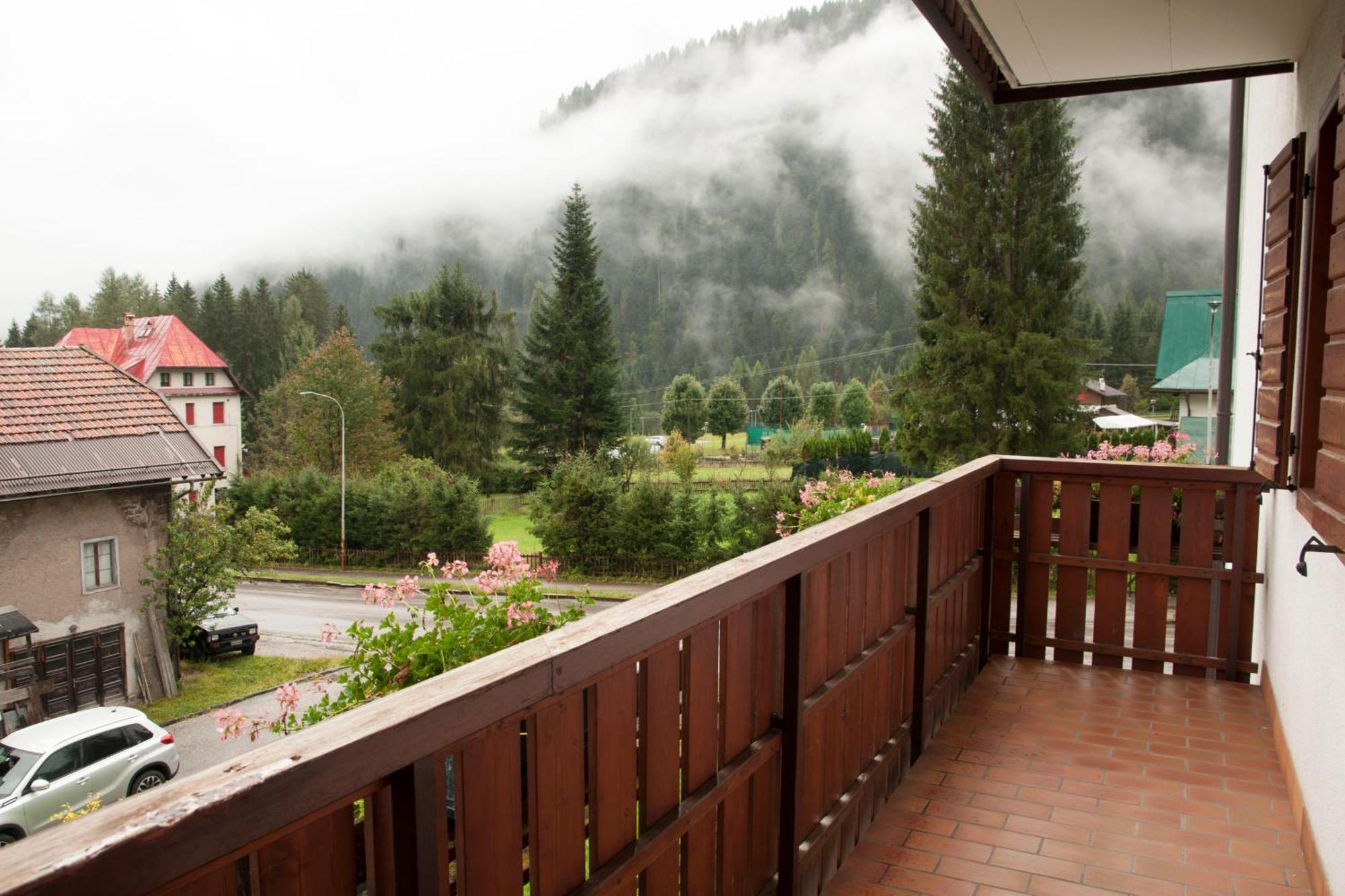 Garni Mariolina Bed and Breakfast Falcade Eksteriør billede