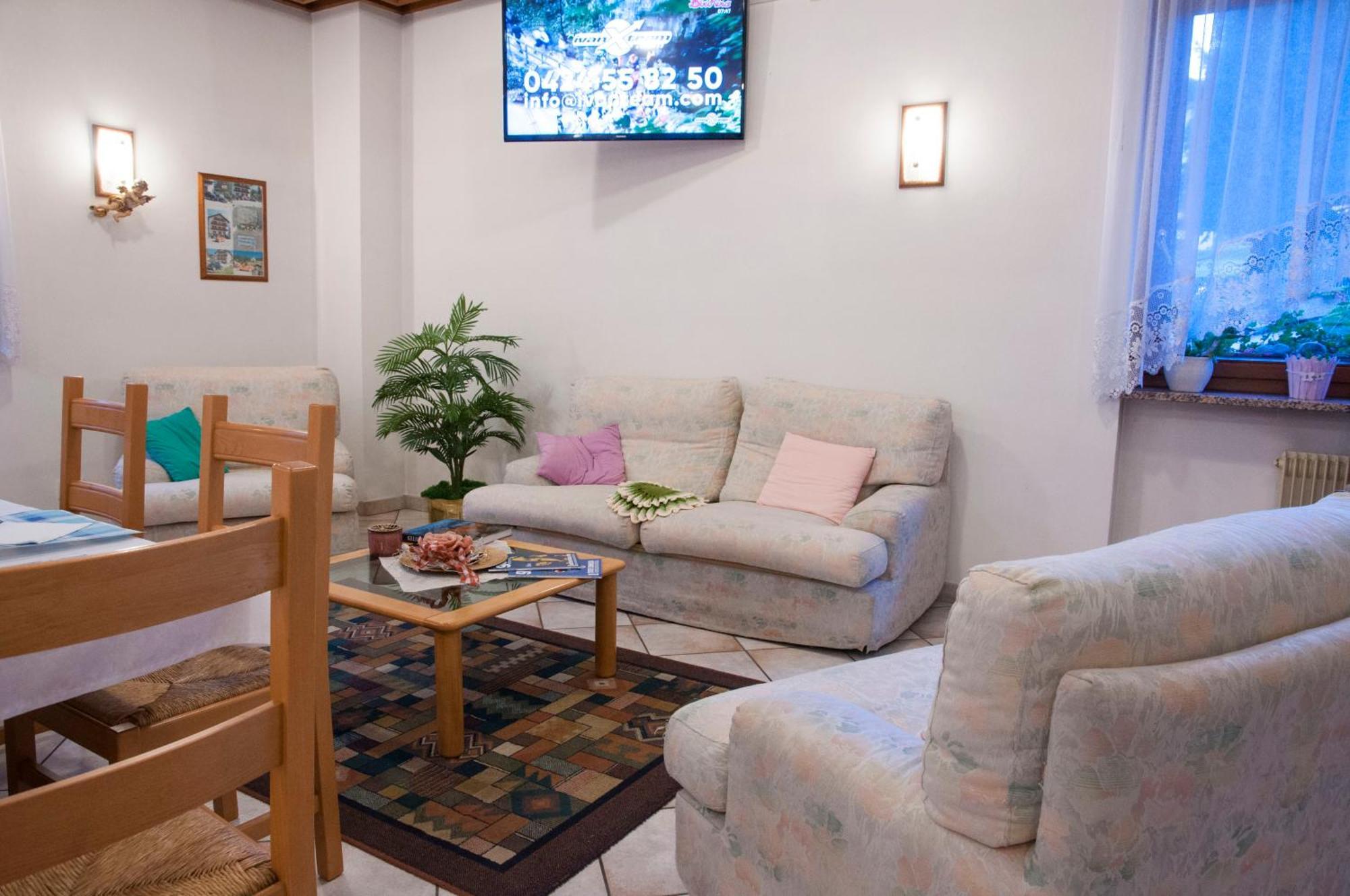 Garni Mariolina Bed and Breakfast Falcade Eksteriør billede