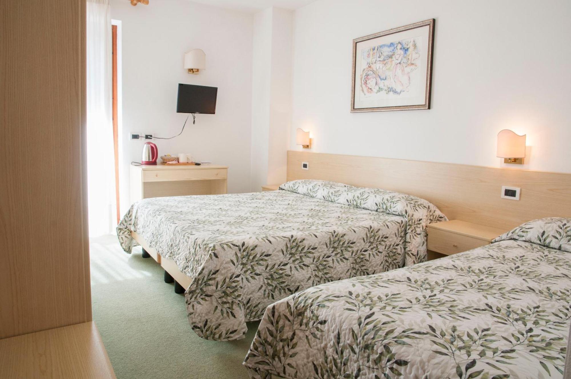 Garni Mariolina Bed and Breakfast Falcade Eksteriør billede