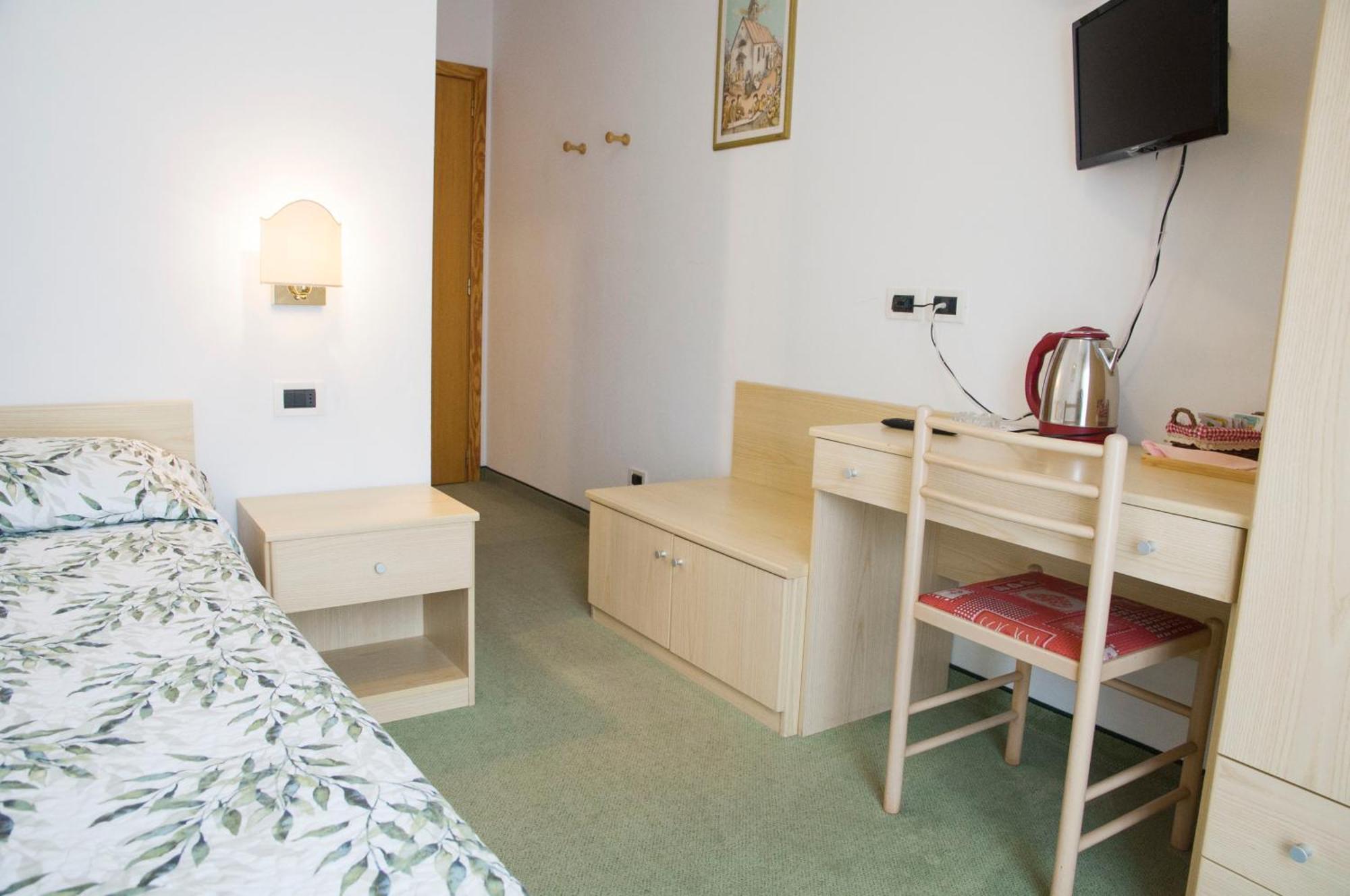 Garni Mariolina Bed and Breakfast Falcade Eksteriør billede