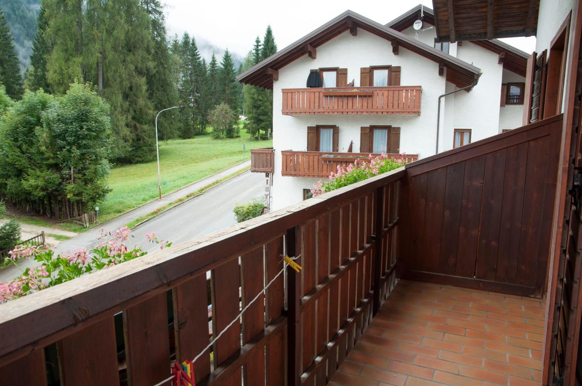 Garni Mariolina Bed and Breakfast Falcade Eksteriør billede