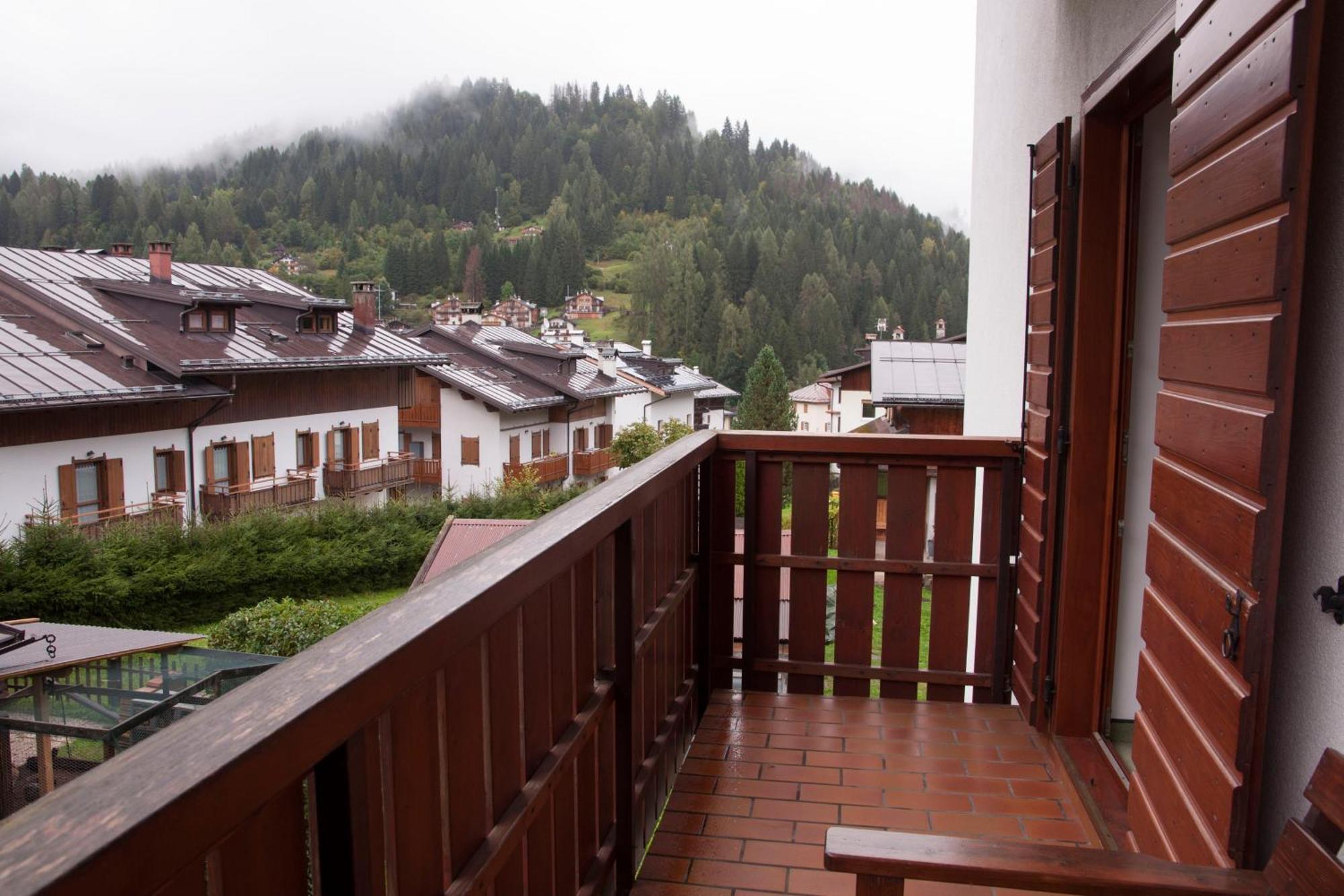 Garni Mariolina Bed and Breakfast Falcade Eksteriør billede
