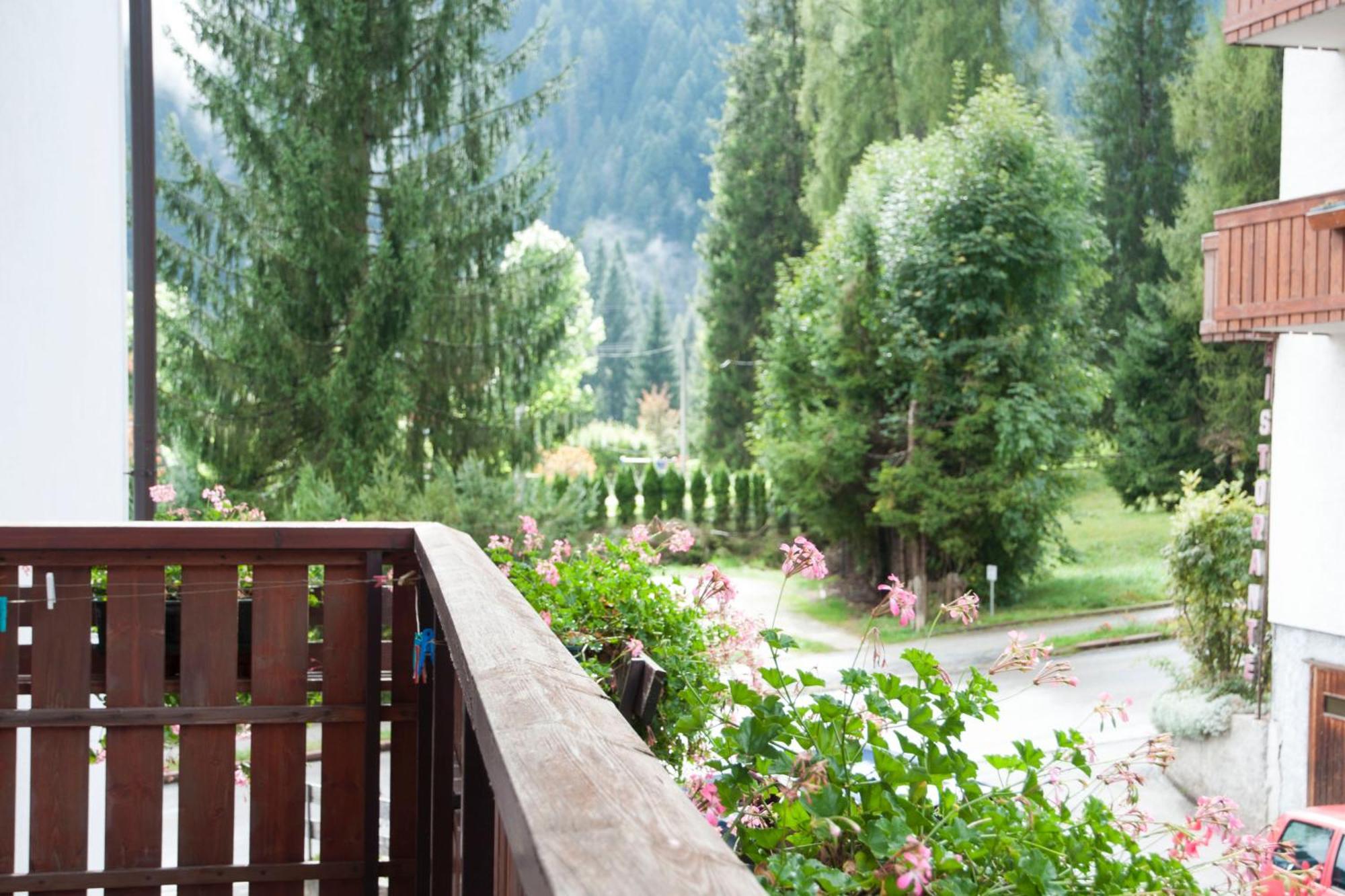 Garni Mariolina Bed and Breakfast Falcade Eksteriør billede